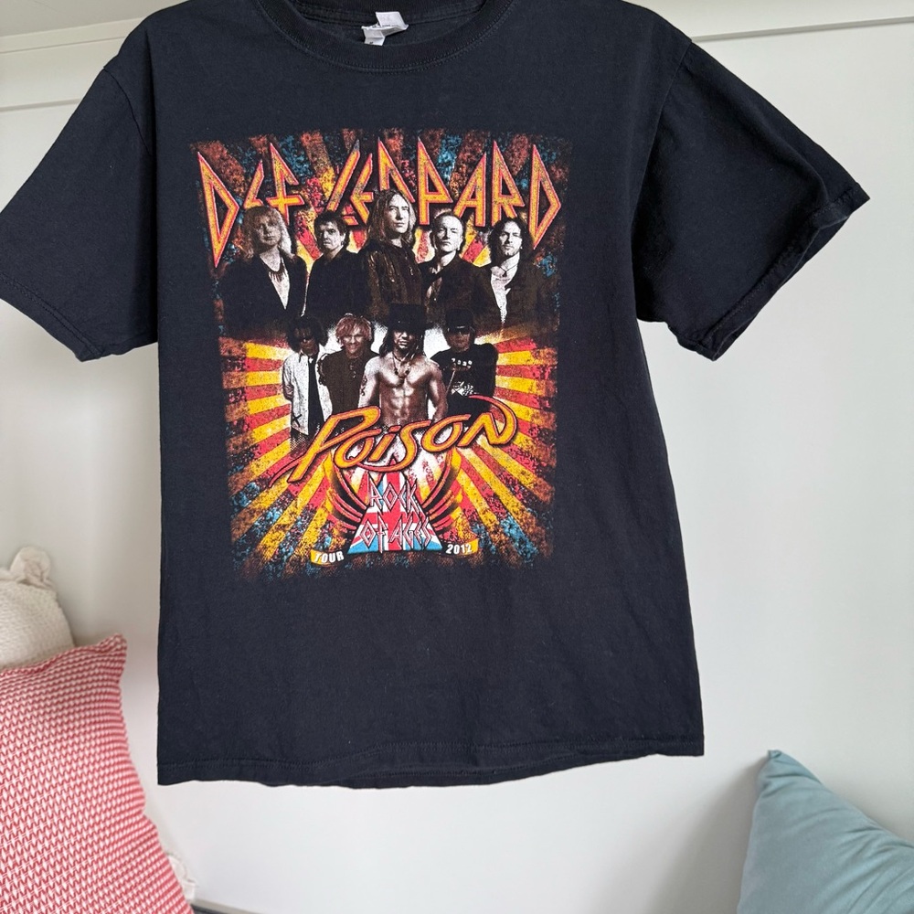 Def Leppard and Poison 2012 Band Concert Black Short Sleeve Tee Size Medium